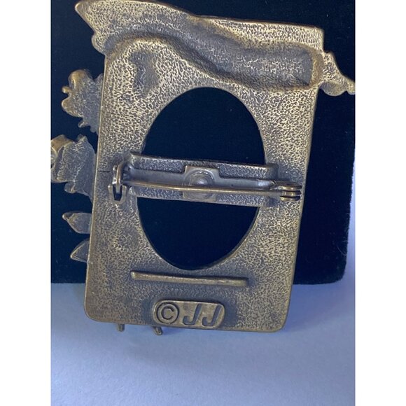 Grandma JJ Gold-Tone Brooch With Roses And Oval Frame Design J0204 - Picture 6 of 8